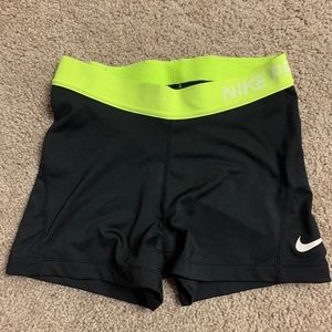 Women’s Nike Pros